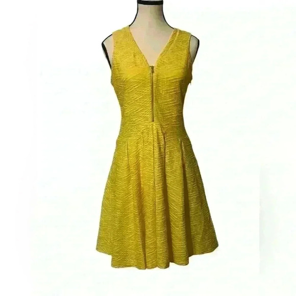 GUESS Women’s size 6 Sunny Yellow V-Neck Pleated A-Line Dress, gold zip front - Picture 1 of 13